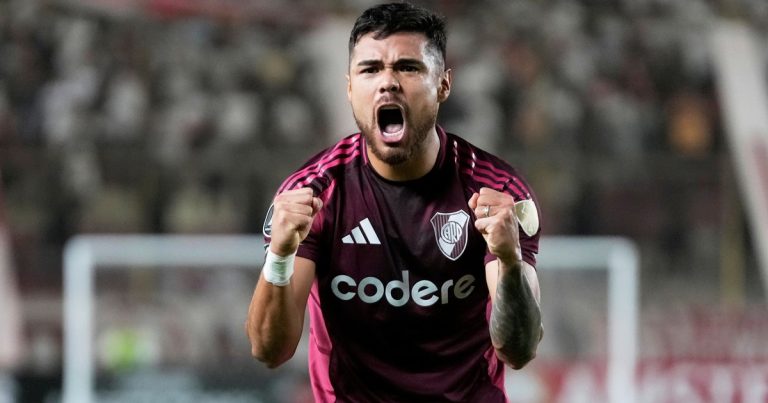 El récord que alcanzó Paulo Díaz con su gol a Universitario :: Olé