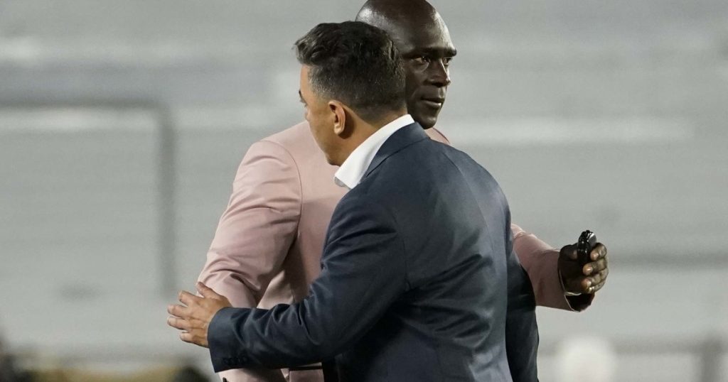 En Ecuador, hasta un alto funcionario festejó el empate de Barcelona contra River :: Olé
