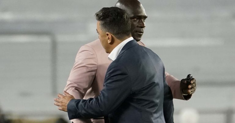 En Ecuador, hasta un alto funcionario festejó el empate de Barcelona contra River :: Olé
