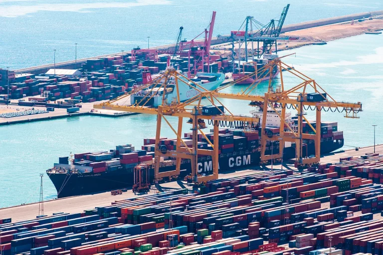 España afronta la guerra comercial de Trump sin apenas margen fiscal para responder