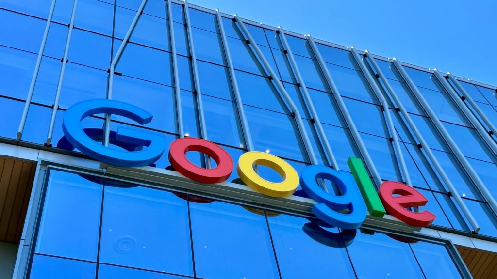 Google despide a cientos de empleados para enfocarse en la IA