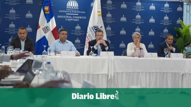 Ito Bisonó preside reunión - Diario Libre