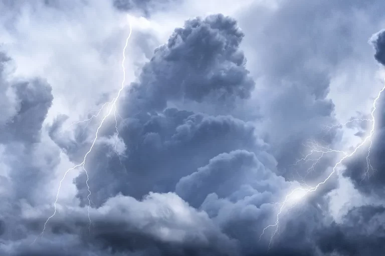 La borrasca Nuria pone hoy en aviso a 18 provincias por lluvias, tormentas, viento y oleaje