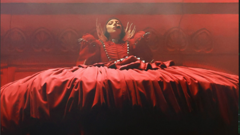 La teatralidad de Lady Gaga fue protagonista durante el primer día de Coachella 2025