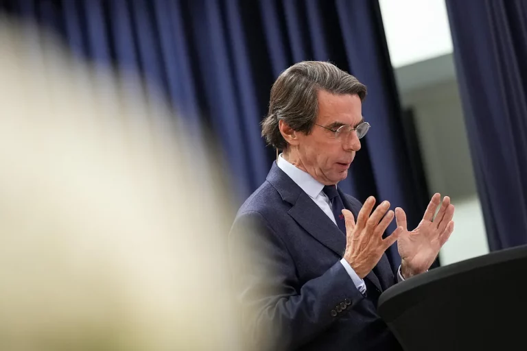 Los "patriotas" del "tarifazo": la fundación de Aznar carga contra Vox por su posición sobre Trump