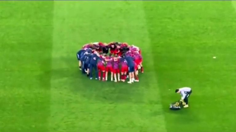 Los recogepelotas: héroes, villanos, agredidos, rápidos, pícaros, lentos y soldados del 'otro fútbol'