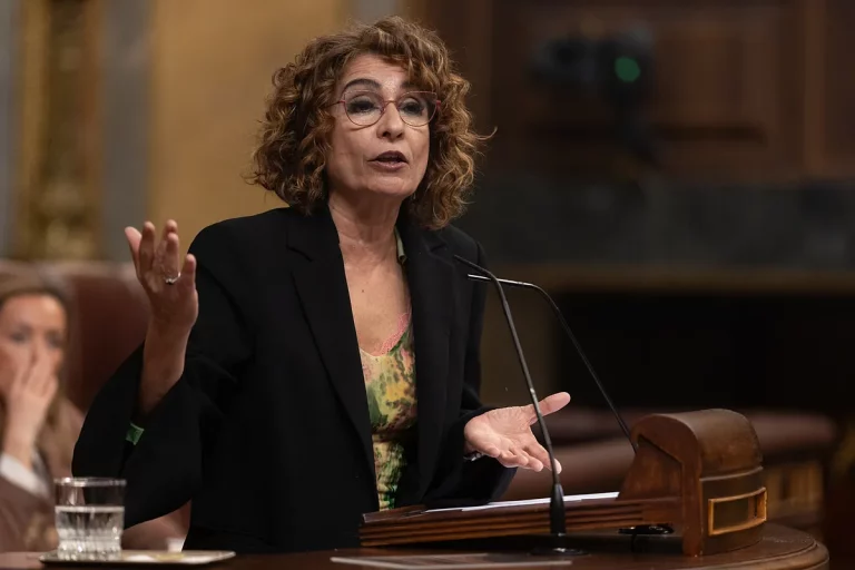 Los trabajadores que cobran el SMI recuperarán sólo 170 euros de lo tributado por un "despiste" del Gobierno