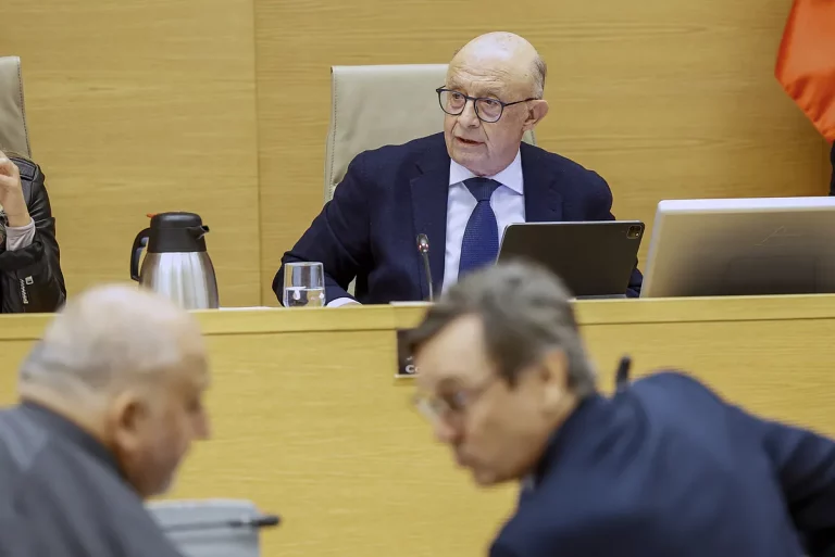 Montoro niega en el Congreso la 'operación Cataluña': "Como voy a participar en algo que no existe"
