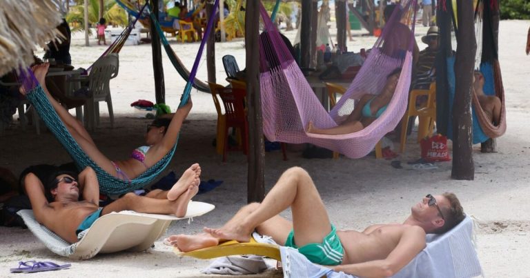 No salgas de vacaciones de Semana Santa 2025 sin hacer esto para cuidar tu bolsillo
