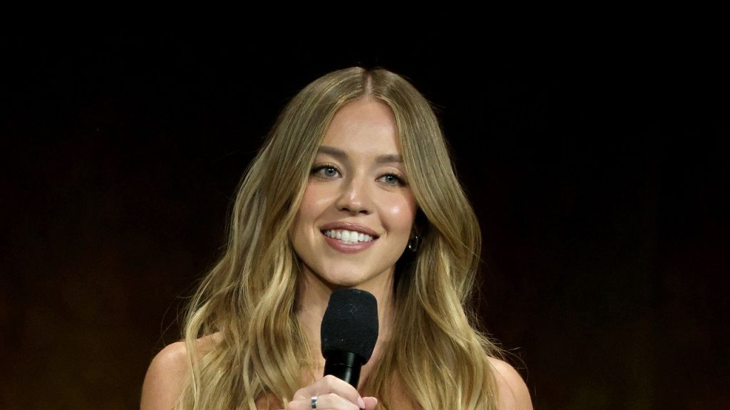 Olvida el vestido, saluda al corsé de la venganza de Sydney Sweeney tendencia de 2025