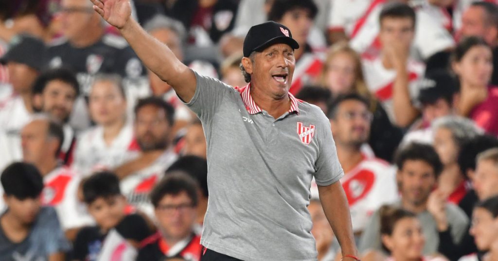 Pedro Troglio dejó de ser el técnico de Instituto :: Olé