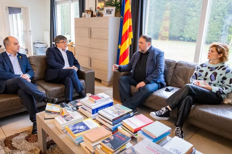Puigdemont y Junqueras arremeten contra Sánchez por los Presupuestos: "Roba las inversiones a Cataluña y gasta más de lo aprobado en Madrid"
