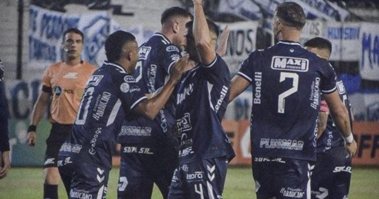 Quilmes goleó a Racing de Córdoba y se prendió arriba :: Olé