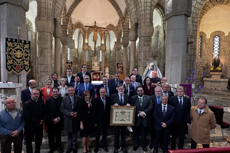 Rajoy anima a visitar O Carballiño en su primer pregón de Semana Santa: "Mejorarán como personas, que nunca viene mal"