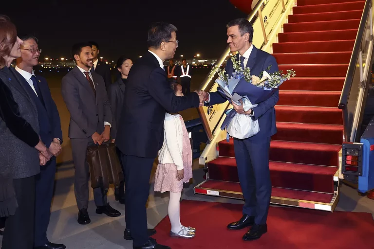 Sánchez exhibirá inversiones millonarias en España para defender su conexión china y desactivar al PP