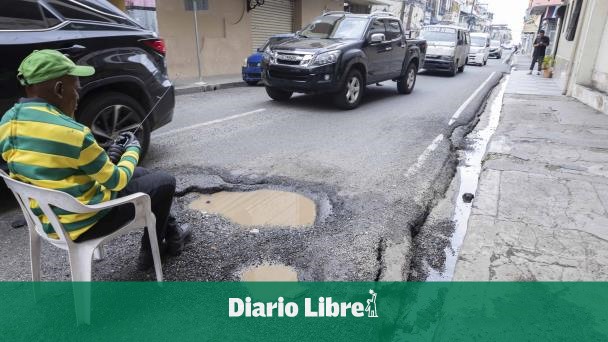 Se deterioran tramos de la calle Palo Hincado