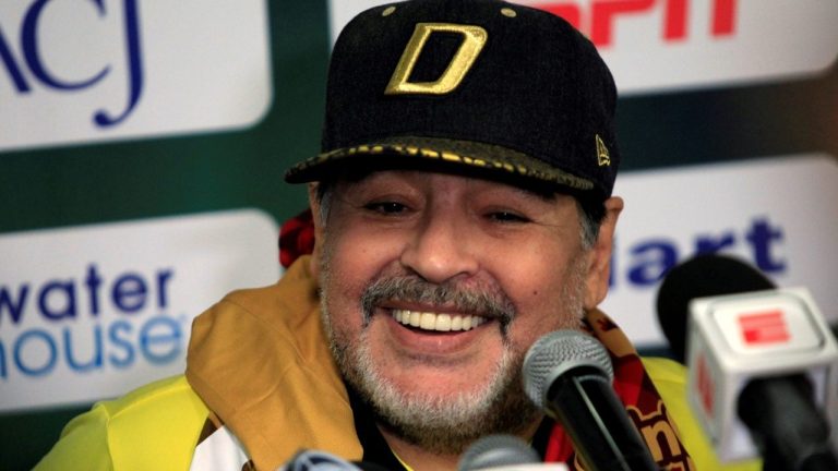 Las hermanas y exesposa de Maradona declararán este jueves en el juicio por su muerte