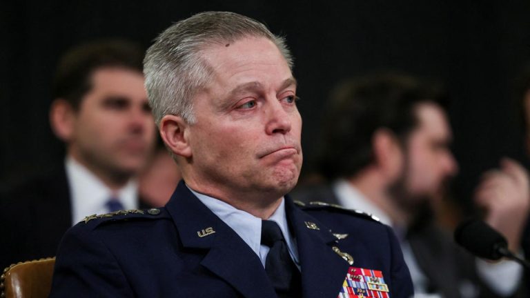 Trump despide al director de la Agencia de Seguridad Nacional