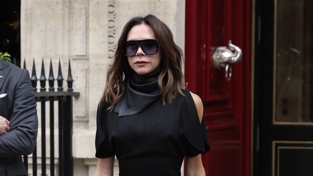Victoria Beckham vuelve a ser rubia después de 15 años, pero de una forma diferente a la que crees