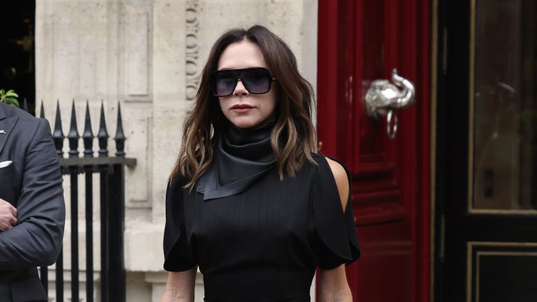 Victoria Beckham vuelve a ser rubia después de 15 años, pero de una forma diferente a la que crees