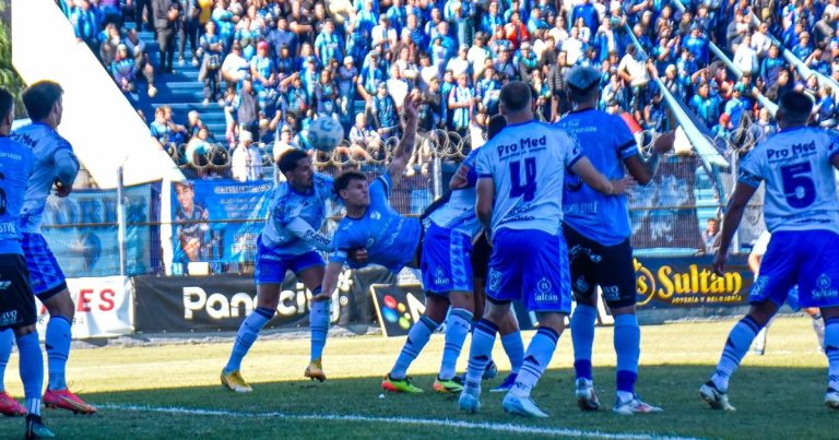 Video: el golazo de chilena de Temperley :: Olé