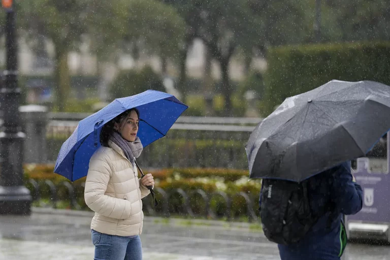 Vuelve el tiempo inestable: una nueva borrasca pone en aviso amarillo este miércoles a siete comunidades por lluvias, tormentas, viento o mala mar