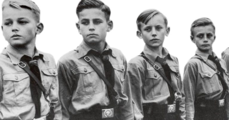 el adoctrinamiento nazi que empezó en la escuela y acabó en el frente