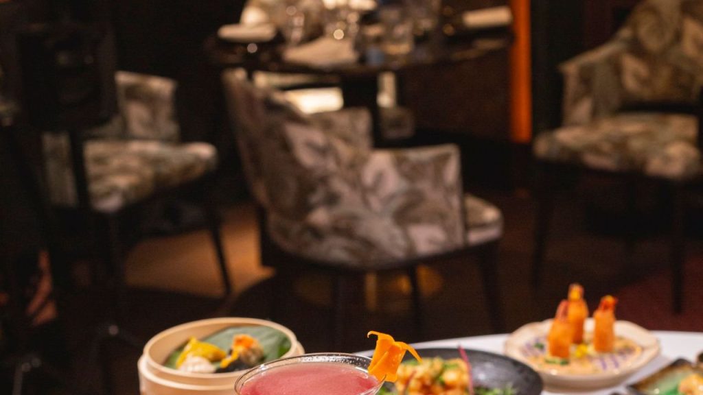 ¡Chin chin, ñam ñam!: en estas coctelerías beber y cenar van de la mano