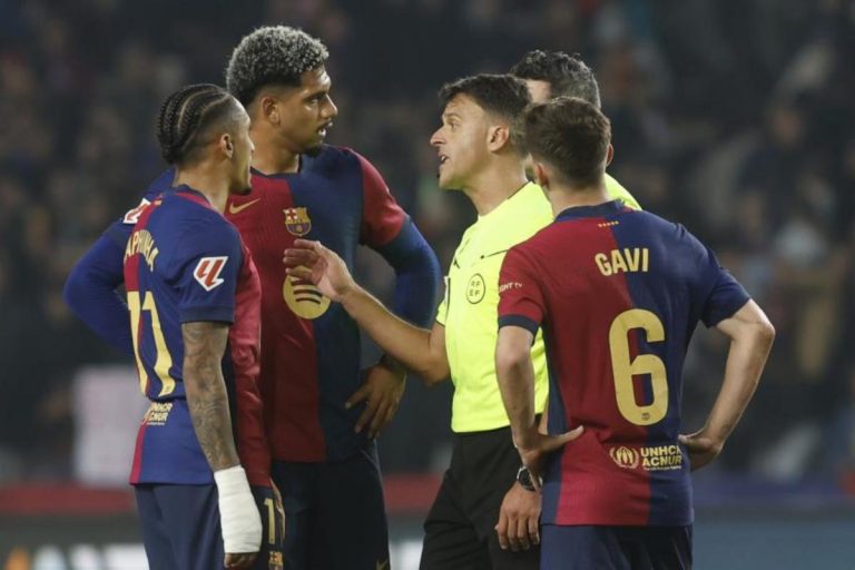 ¡Menudo enfado de Raphinha tras el partido!