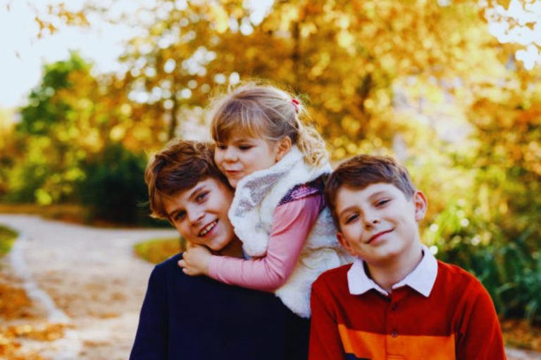 ¿Tener hermanos o ser hijo único? Un hallazgo científico que podría cambiar tu visión